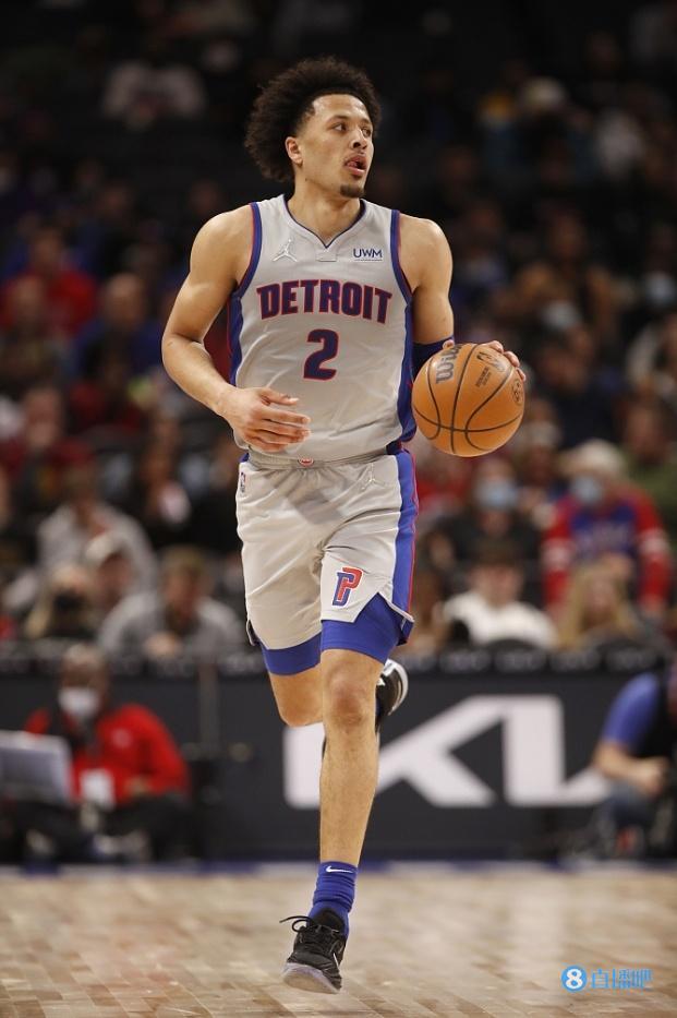 湖人险胜马 湖人险胜马