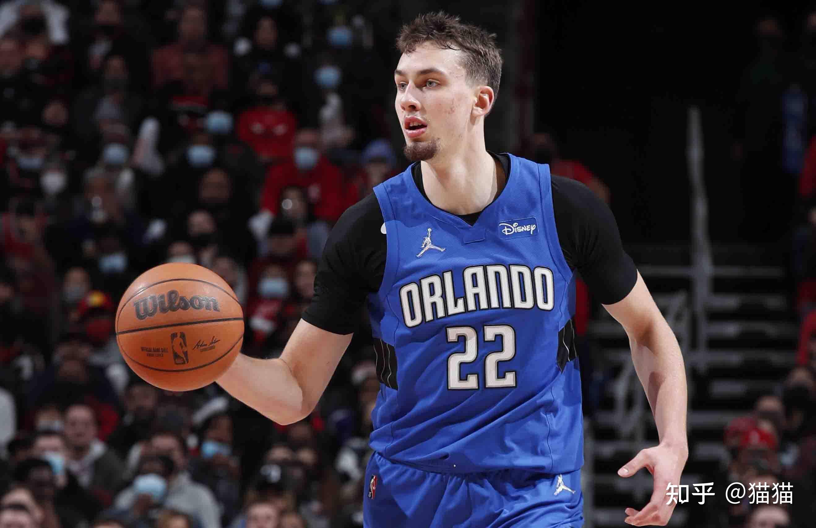 手感火热！里夫斯半场8中6贡献19分5篮板